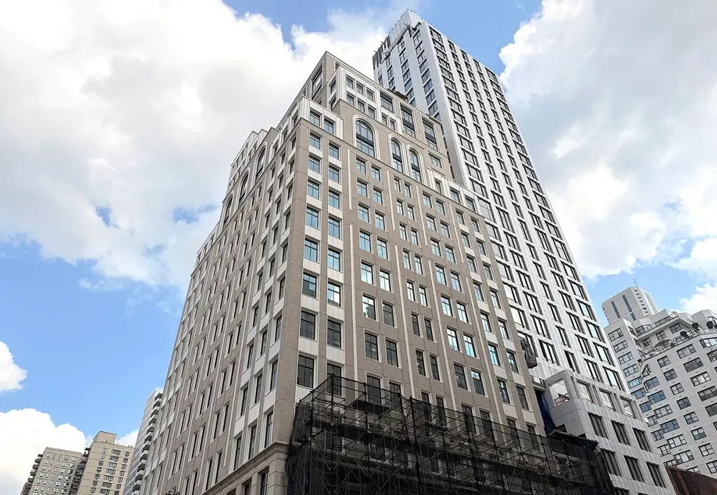 200E75 Exterior - CityRealty.webp